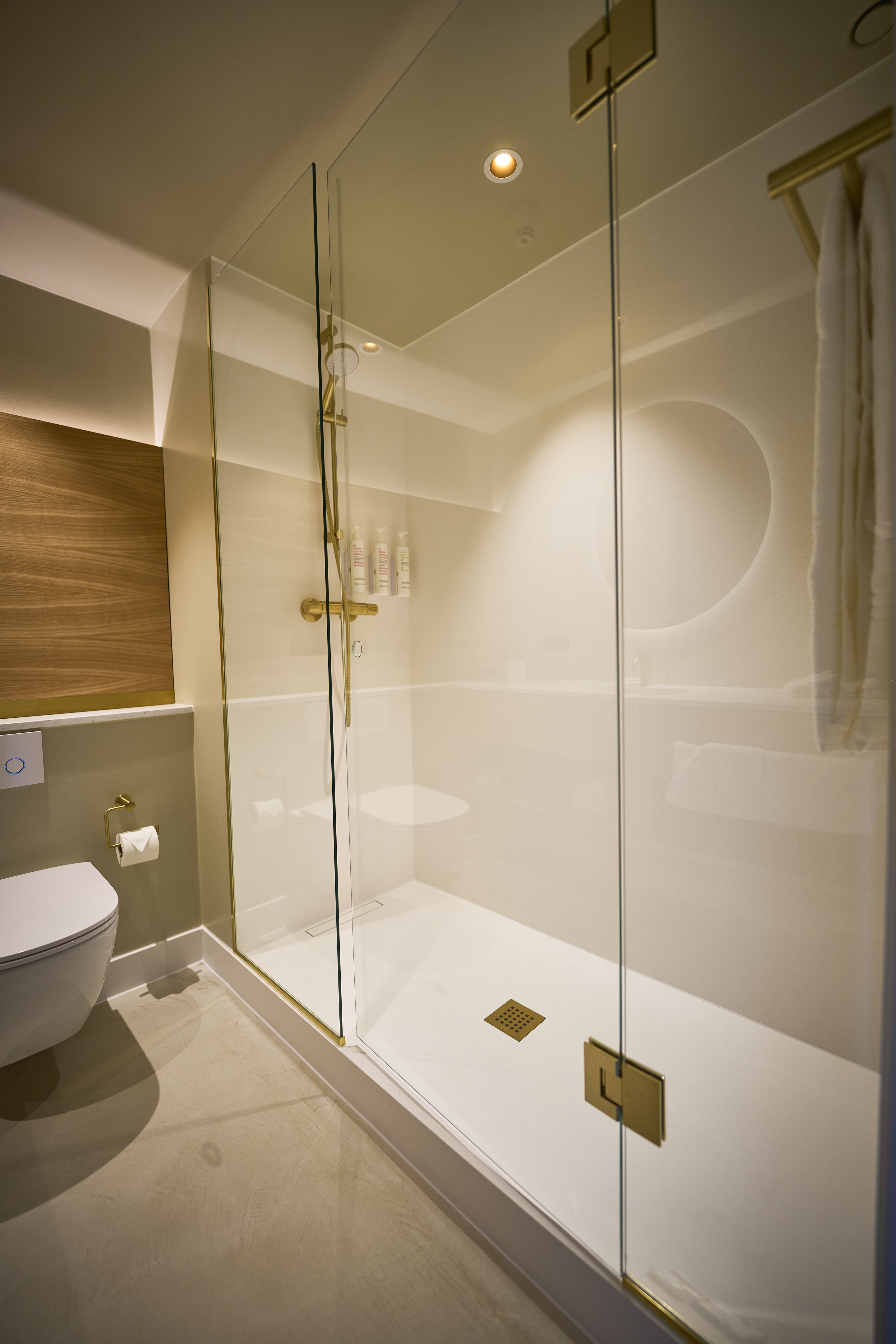 close up picture of the new shower tray 