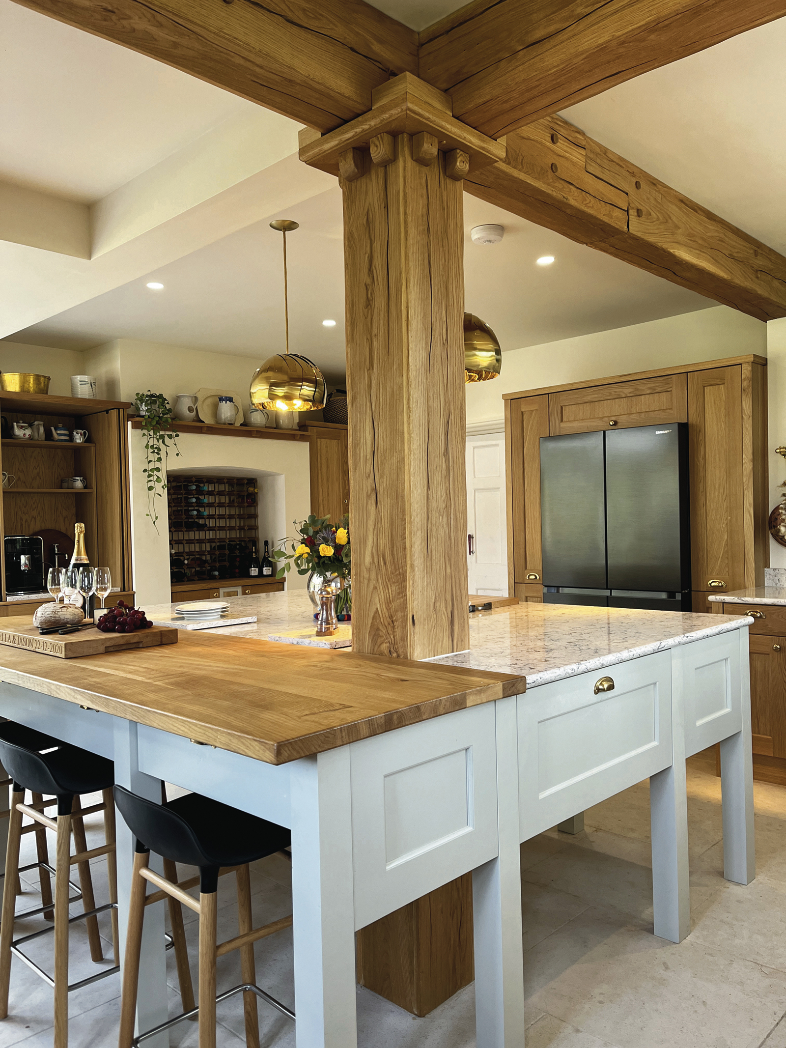 Pre island with solid oak seating area