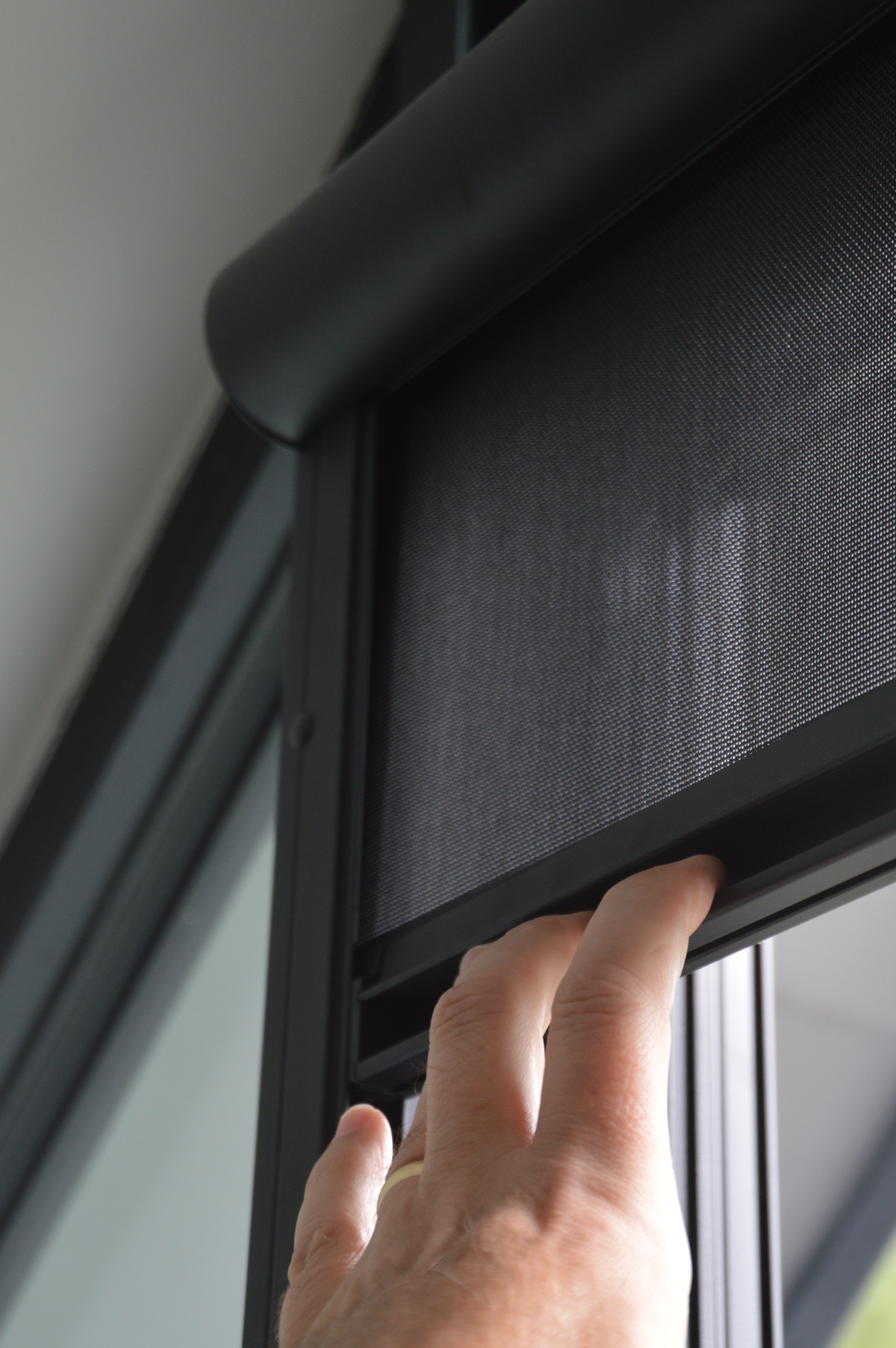 Easy to use manual insect screens