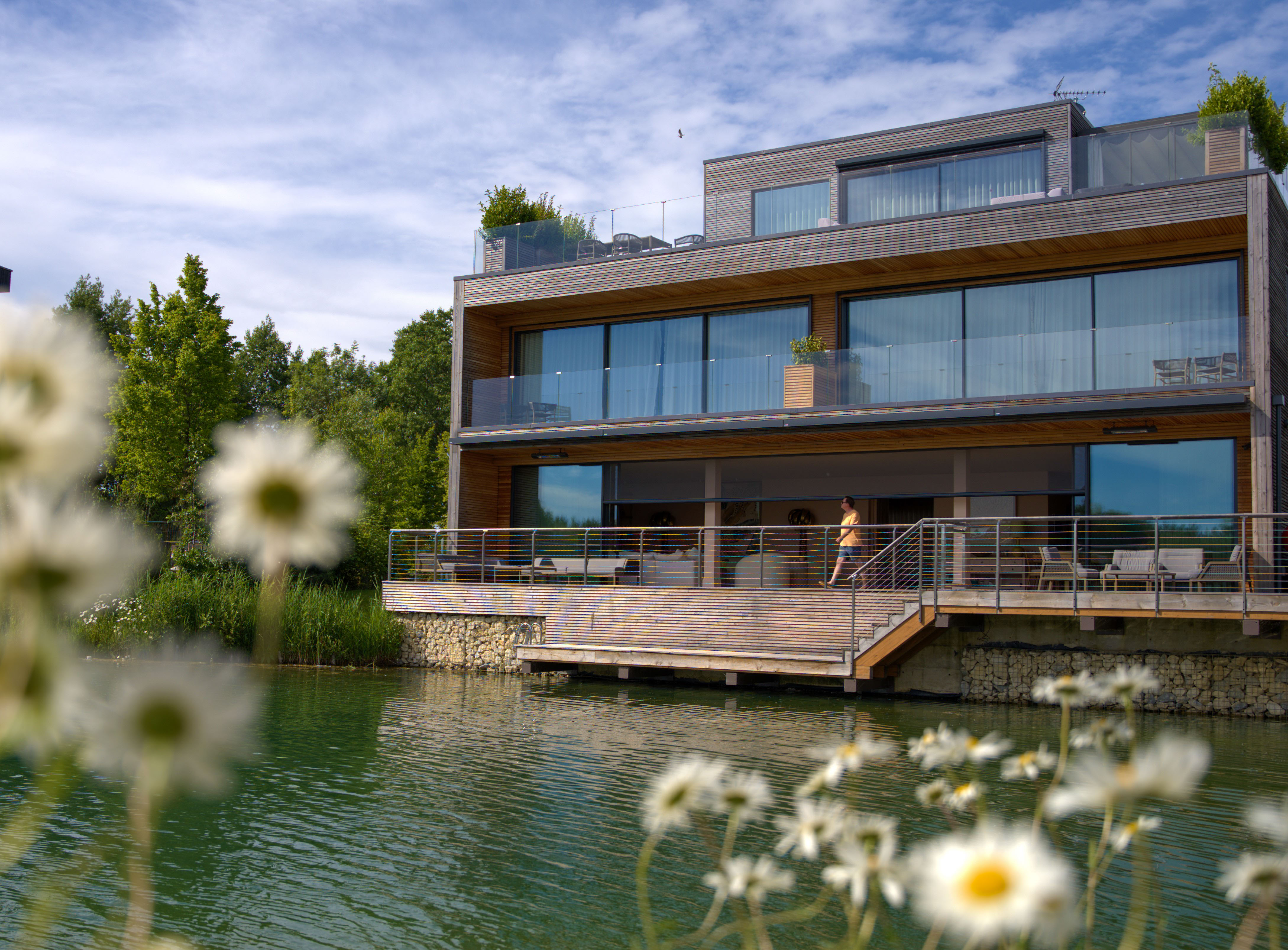 Modern lakeside lodge