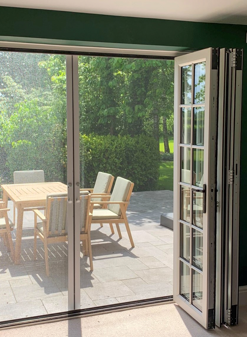 Uninterrupted garden views with insect protection