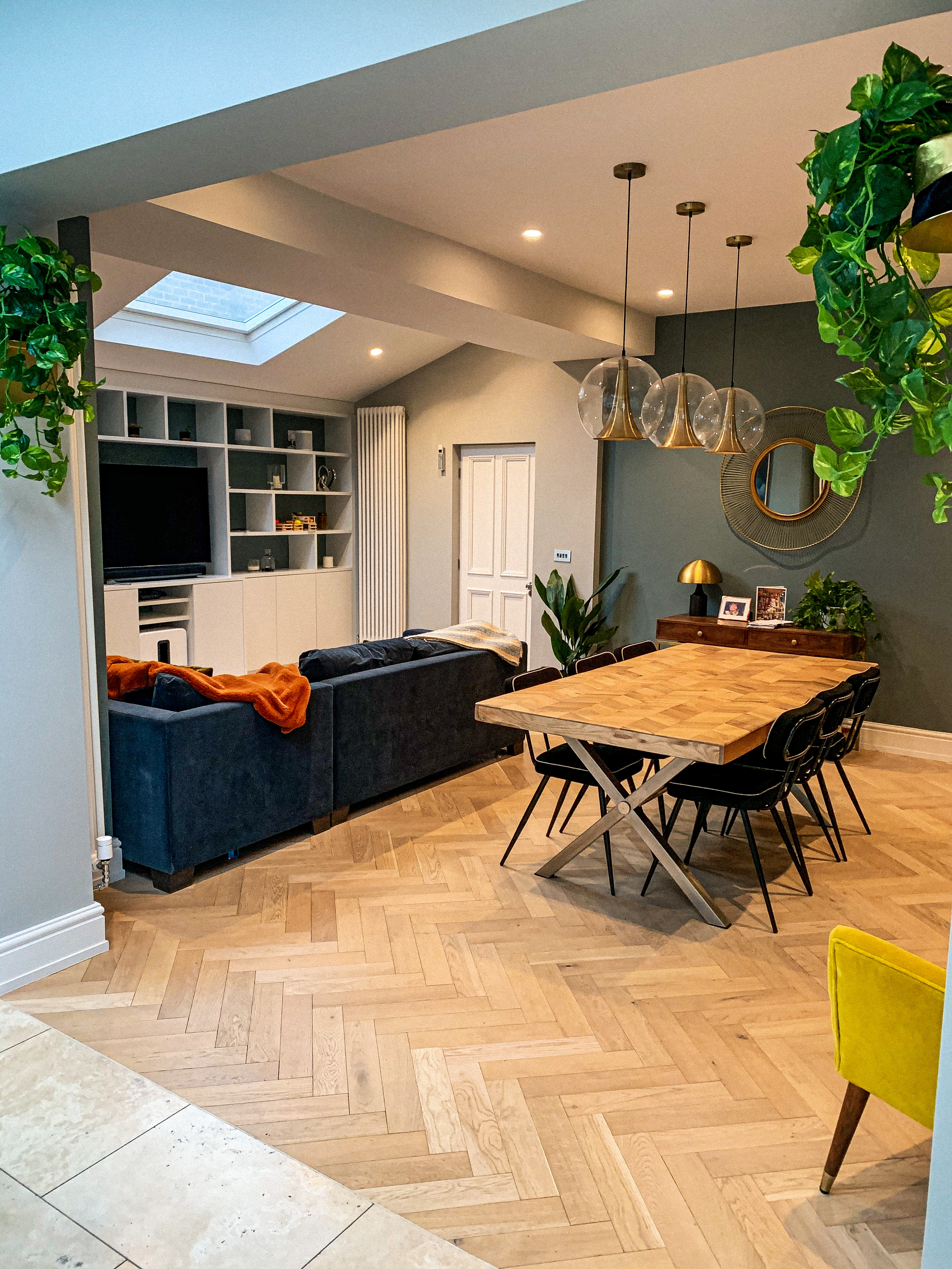 dining room, snug, living space, tv room, family room, biophilic