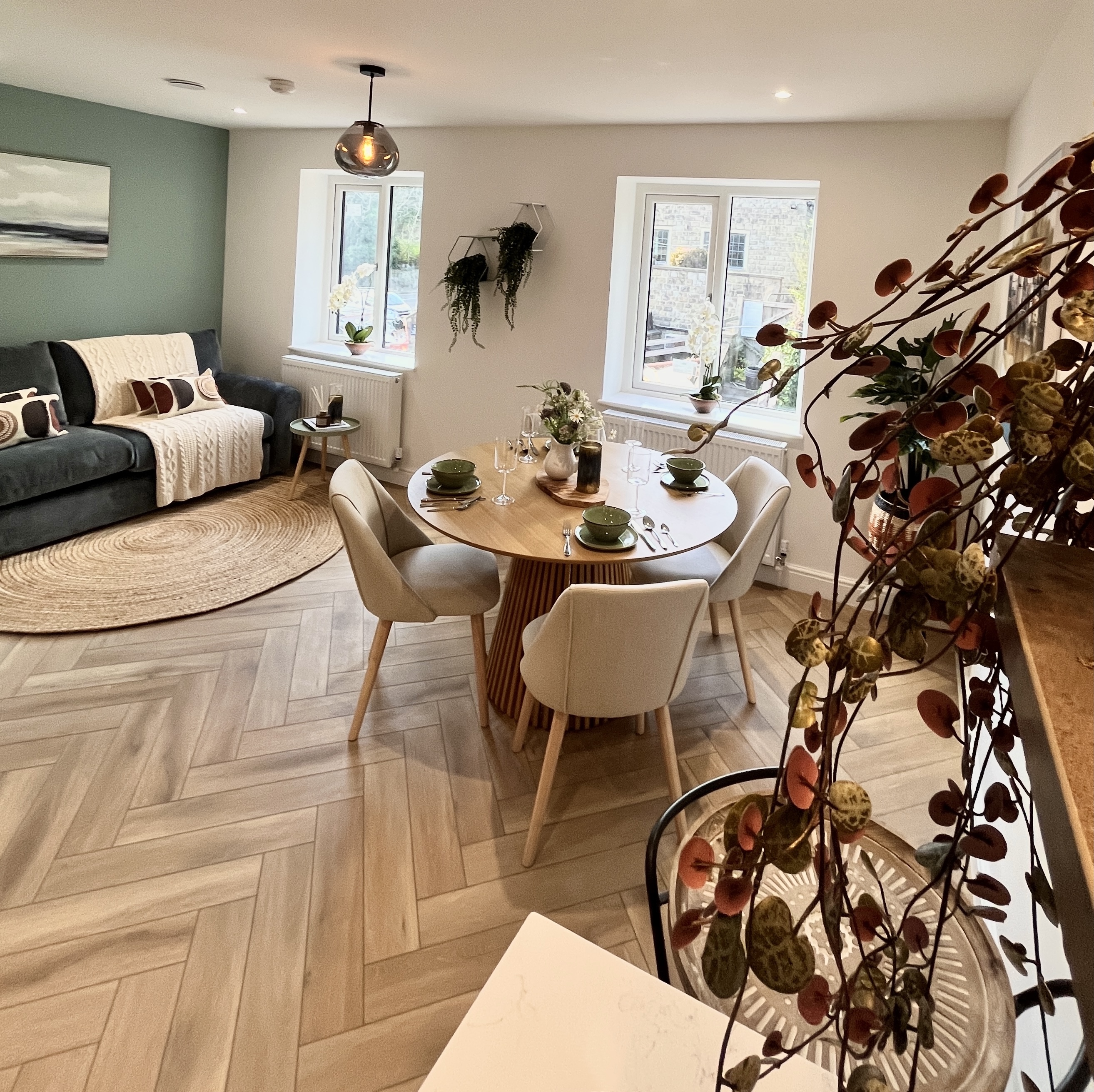 dining room, dining area, snug