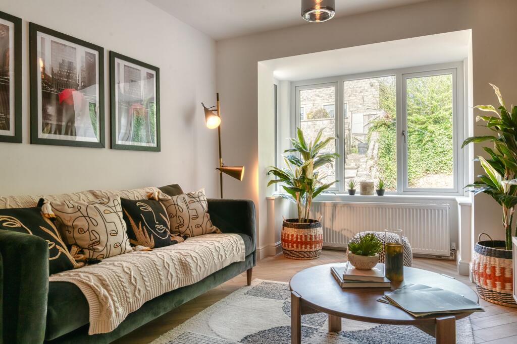 family room, living room, lounge, tv room