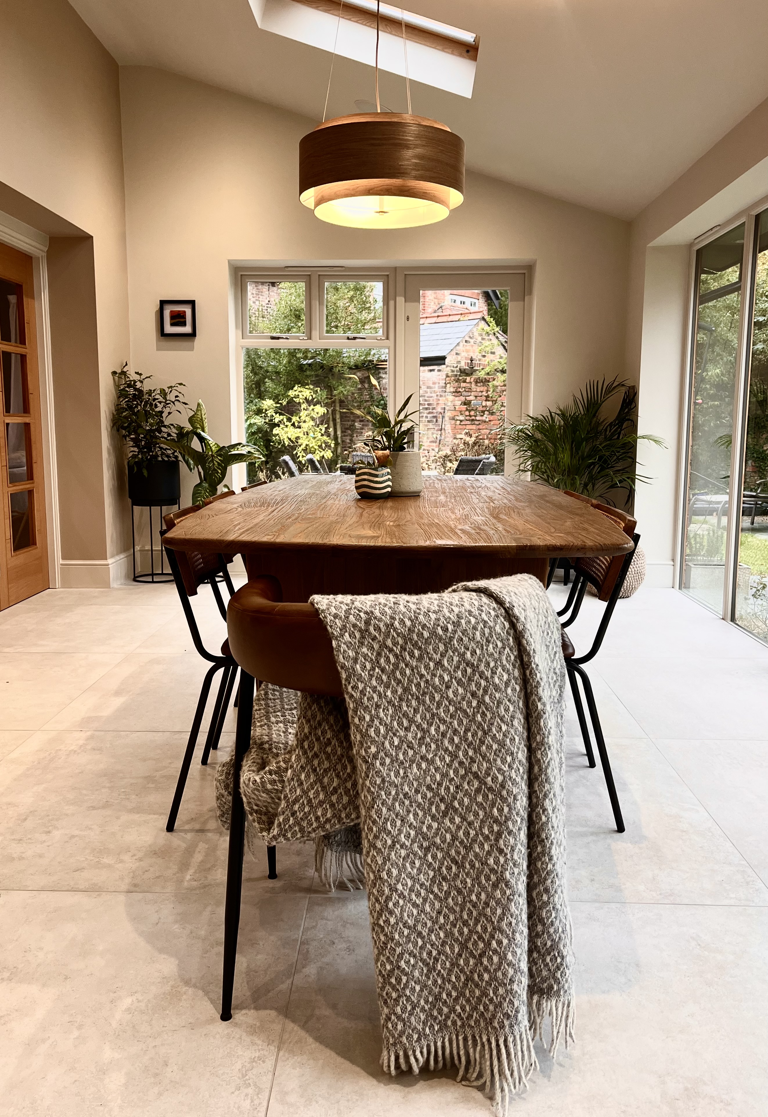 dining room, dining area, biophilic