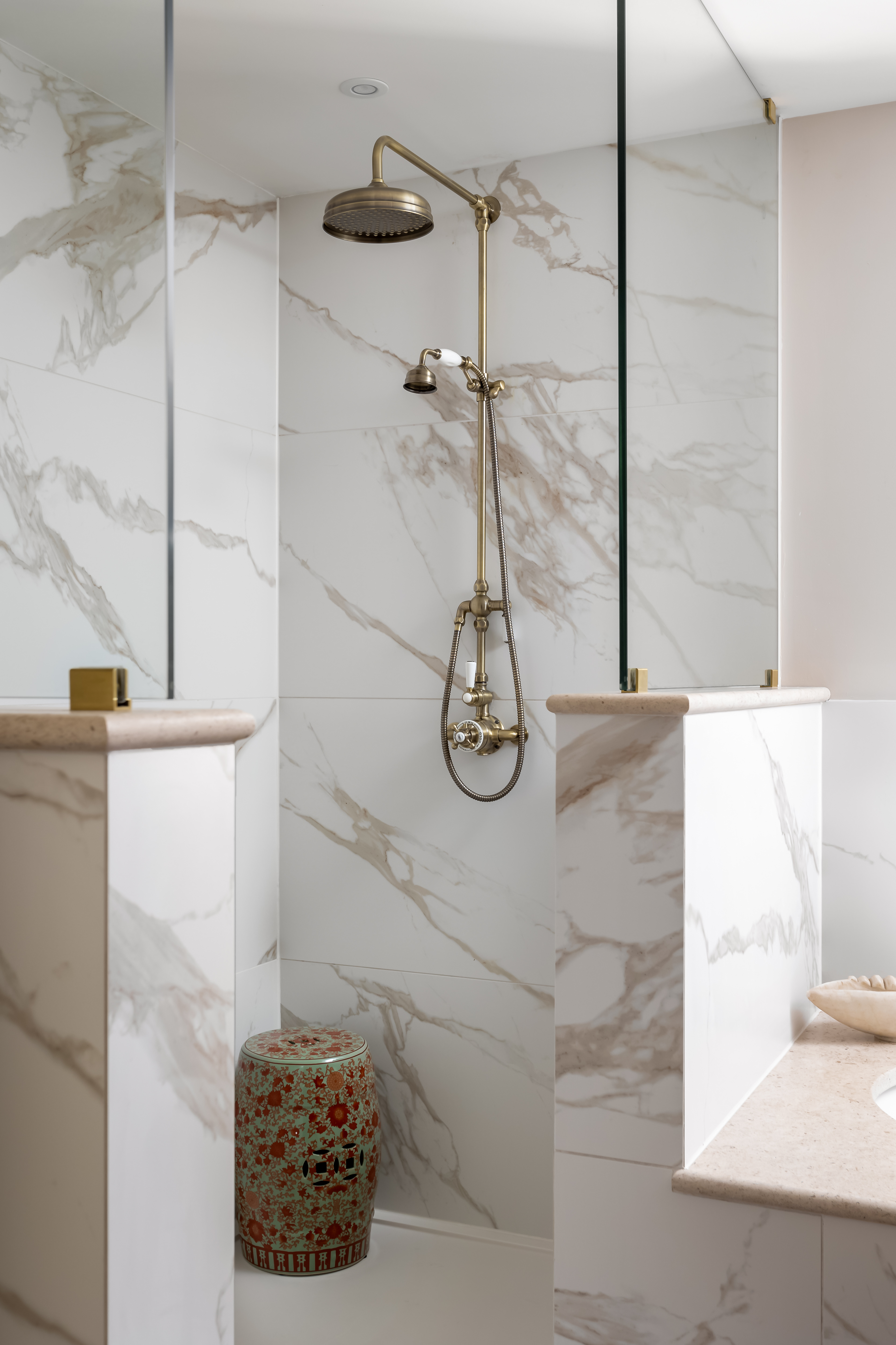 Shower area in marble with hidden recessed area for products 