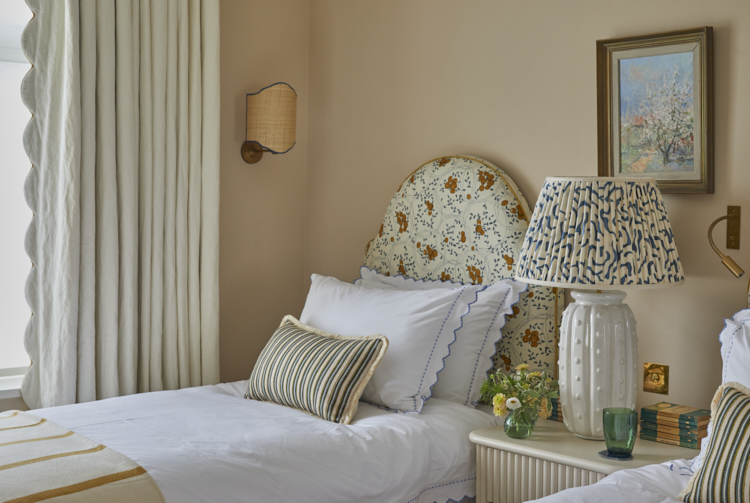 London Apartment Twin Bedroom