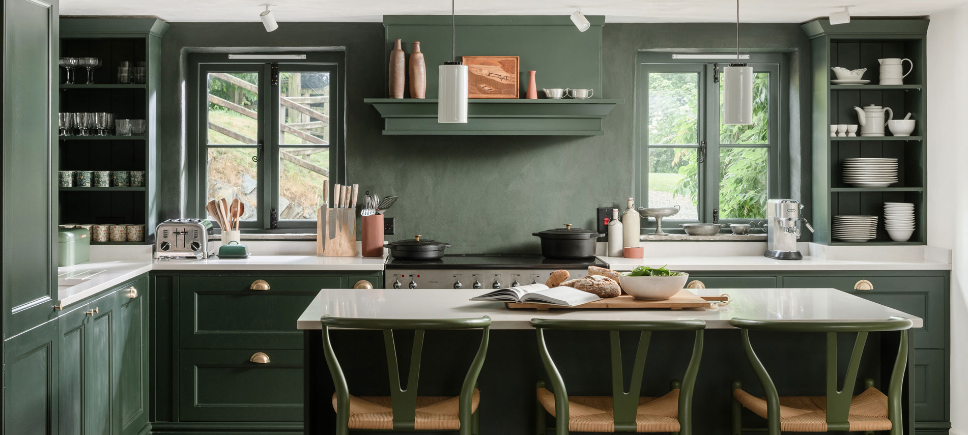 Kitchen table in green