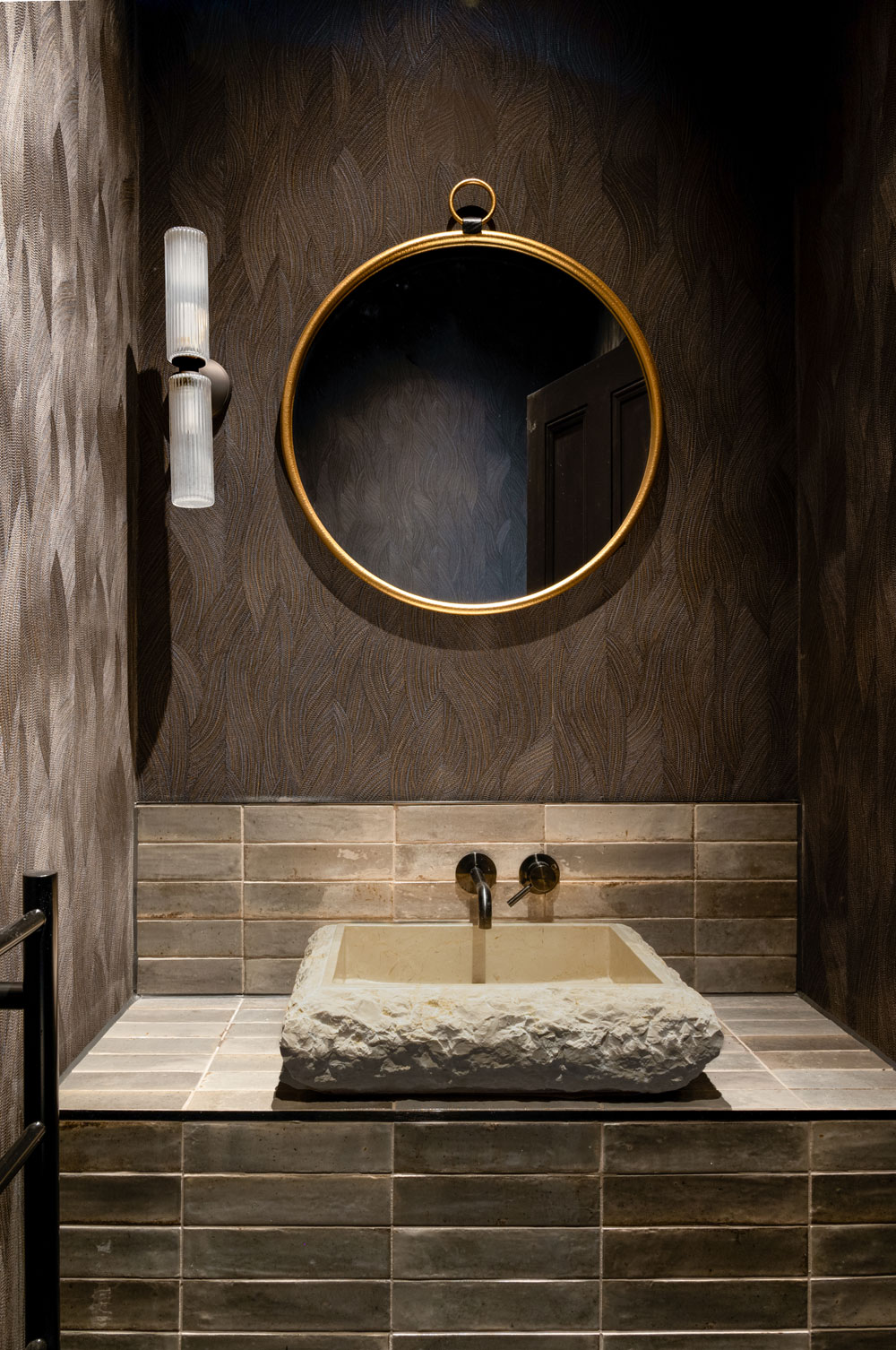 Bathroom sink and mirror