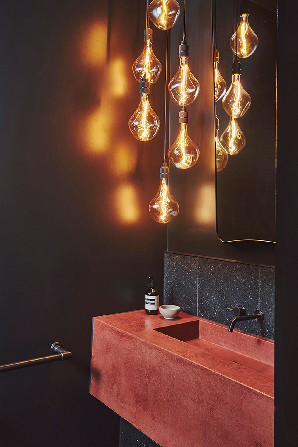 Cloackroom with sink