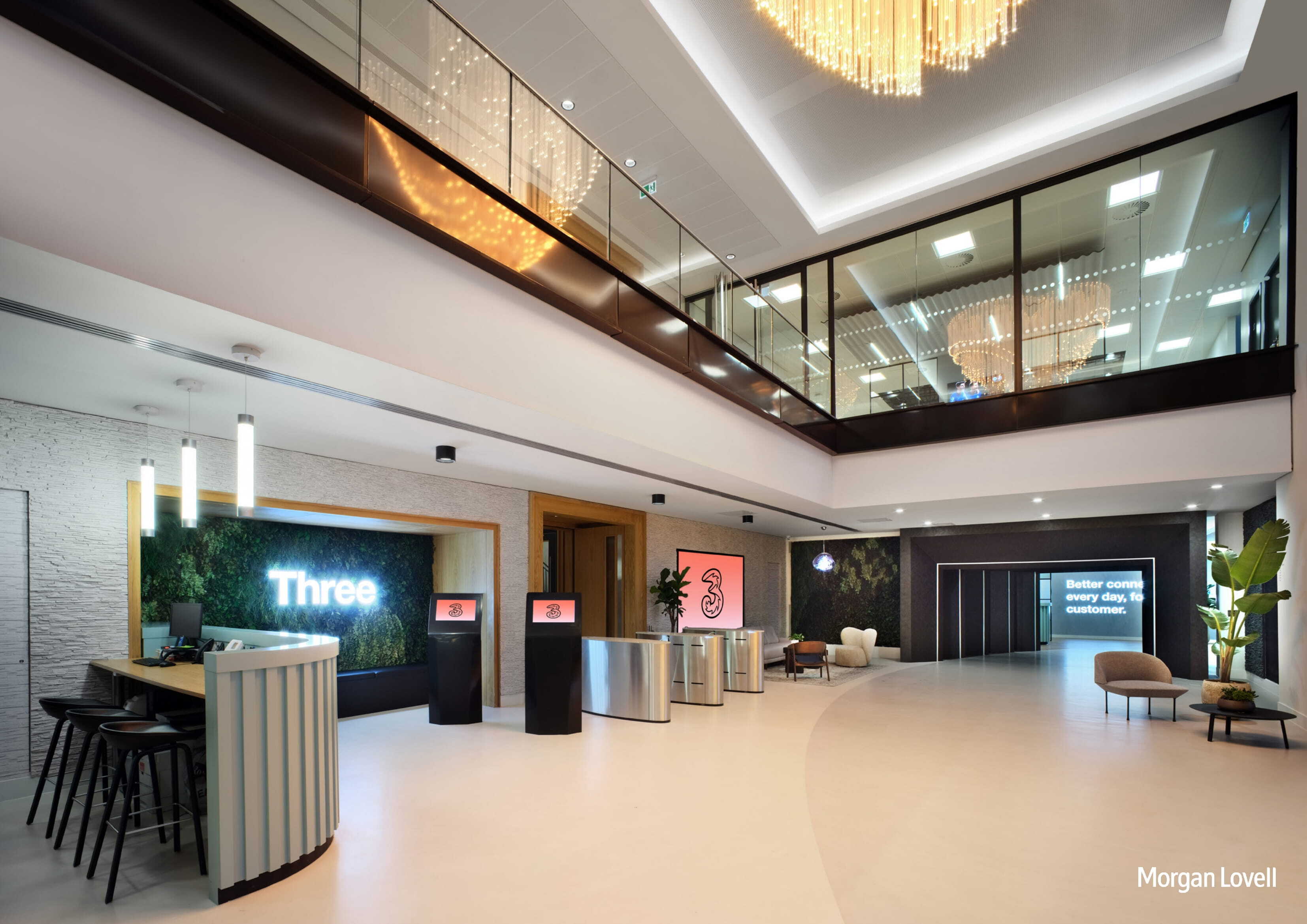 Enterance with high ceilings 