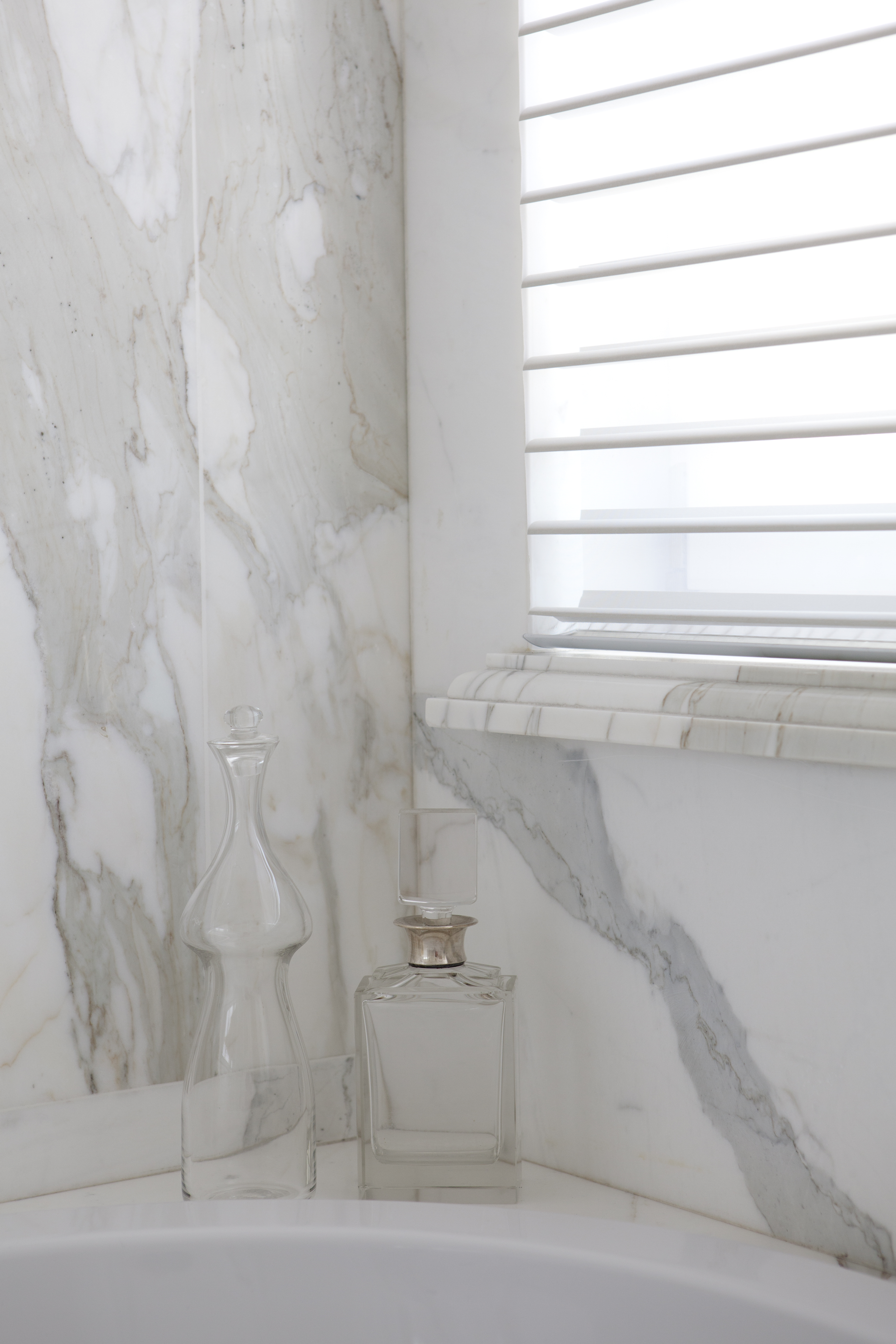 Bespoke templated marble bathroom 