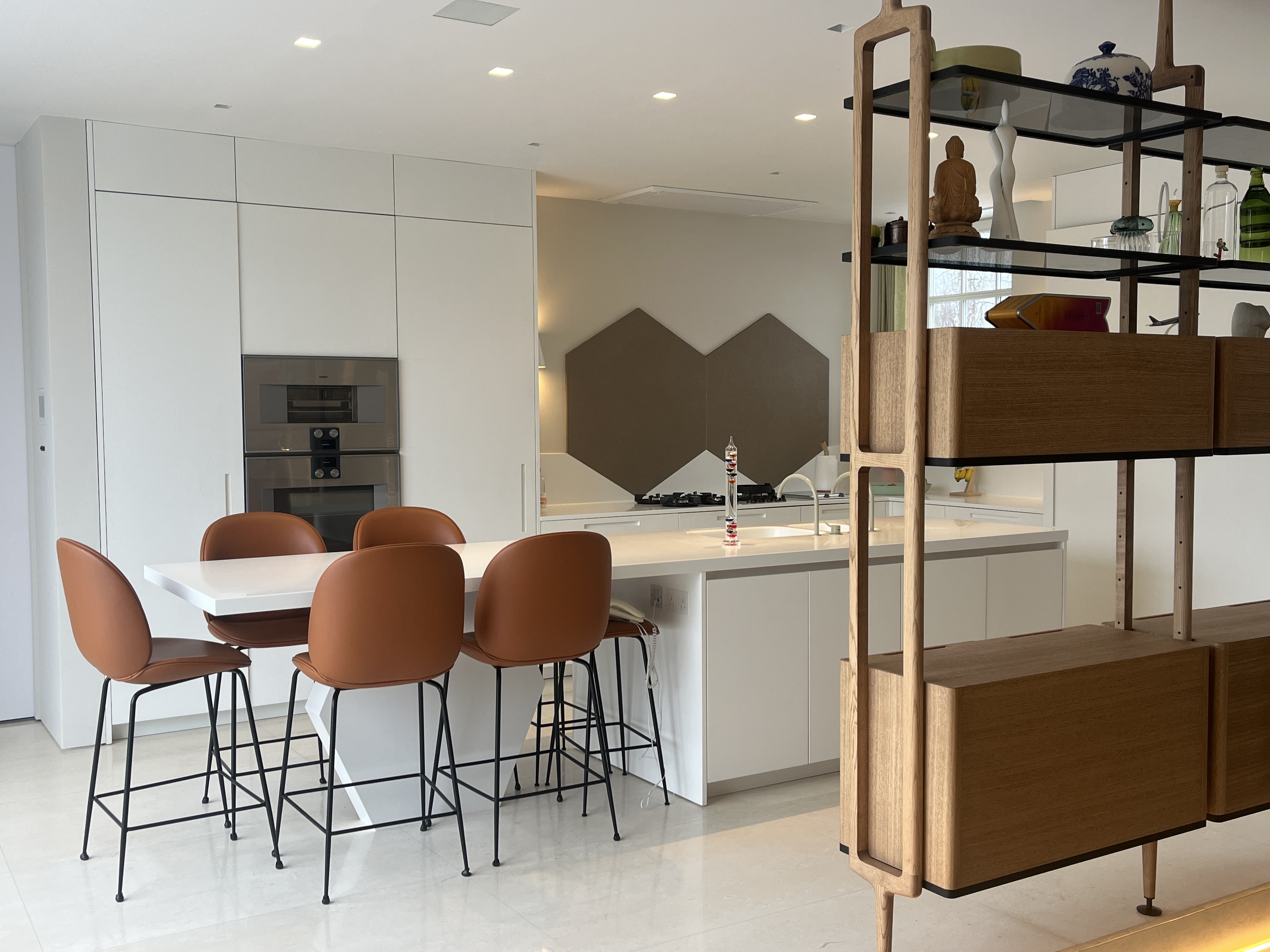 Bright and modern kitchen, with bar for hanging out and open room divider for storage and cosy zoning