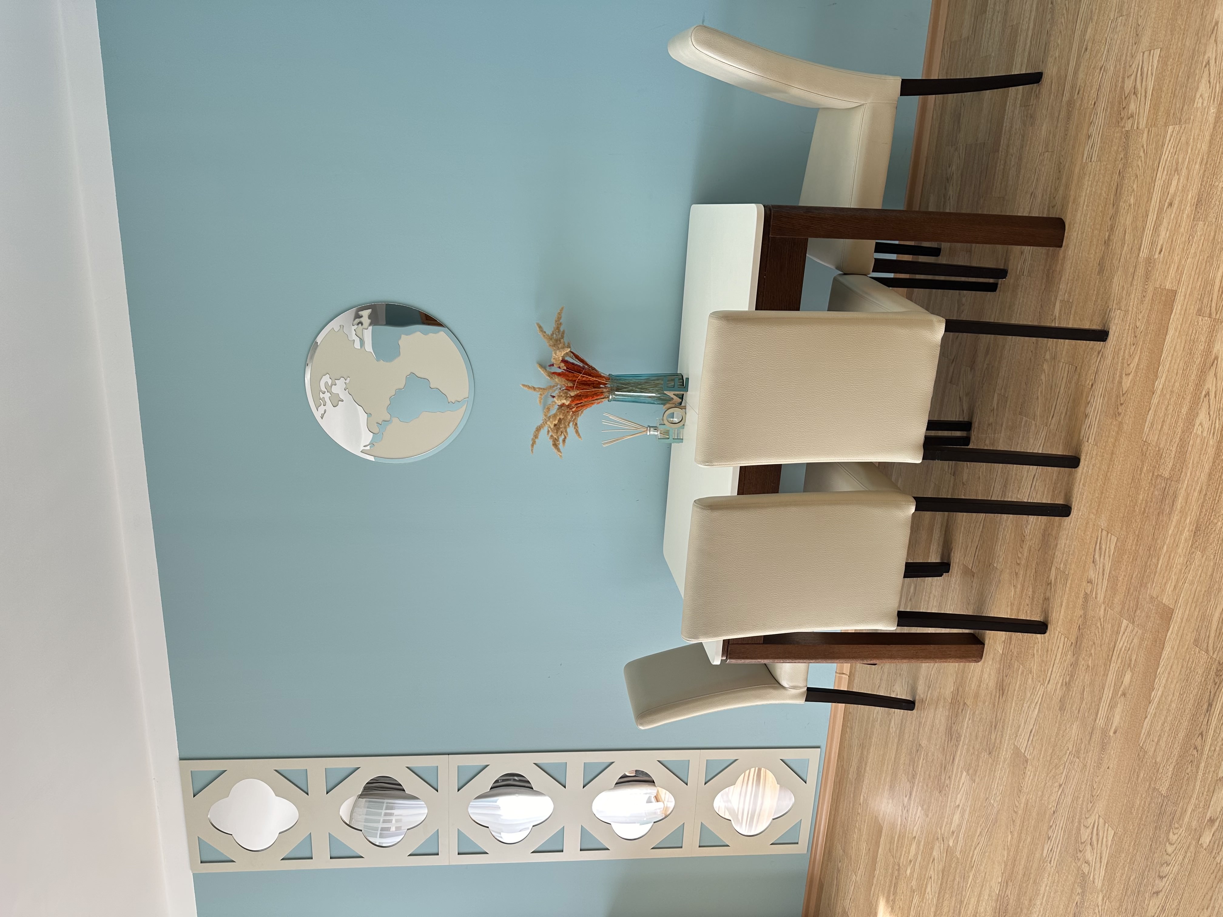 Modern mirror wall décor