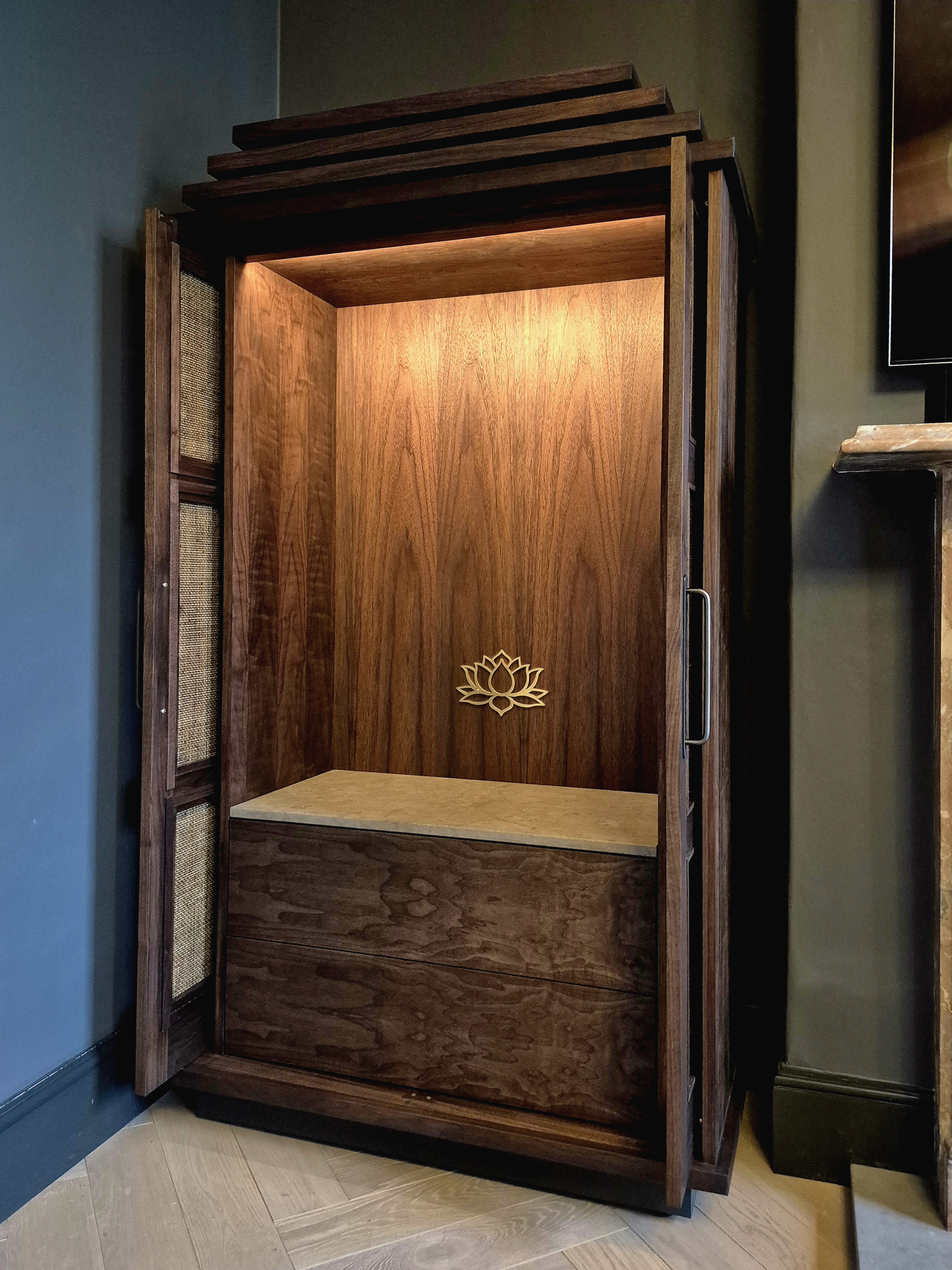 Temple Cabinet Internal