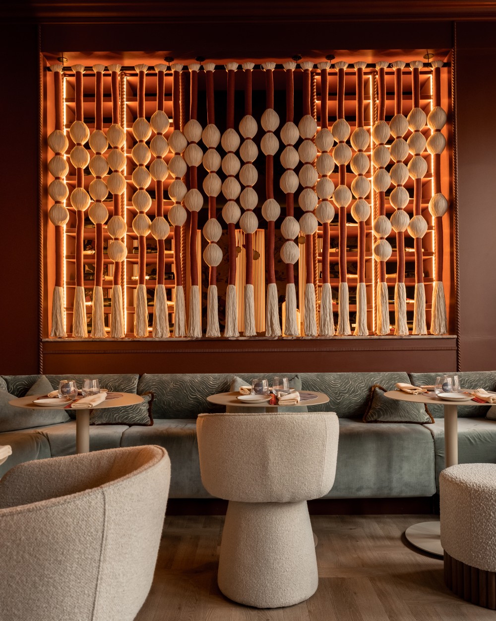 Feature decoration behind dining