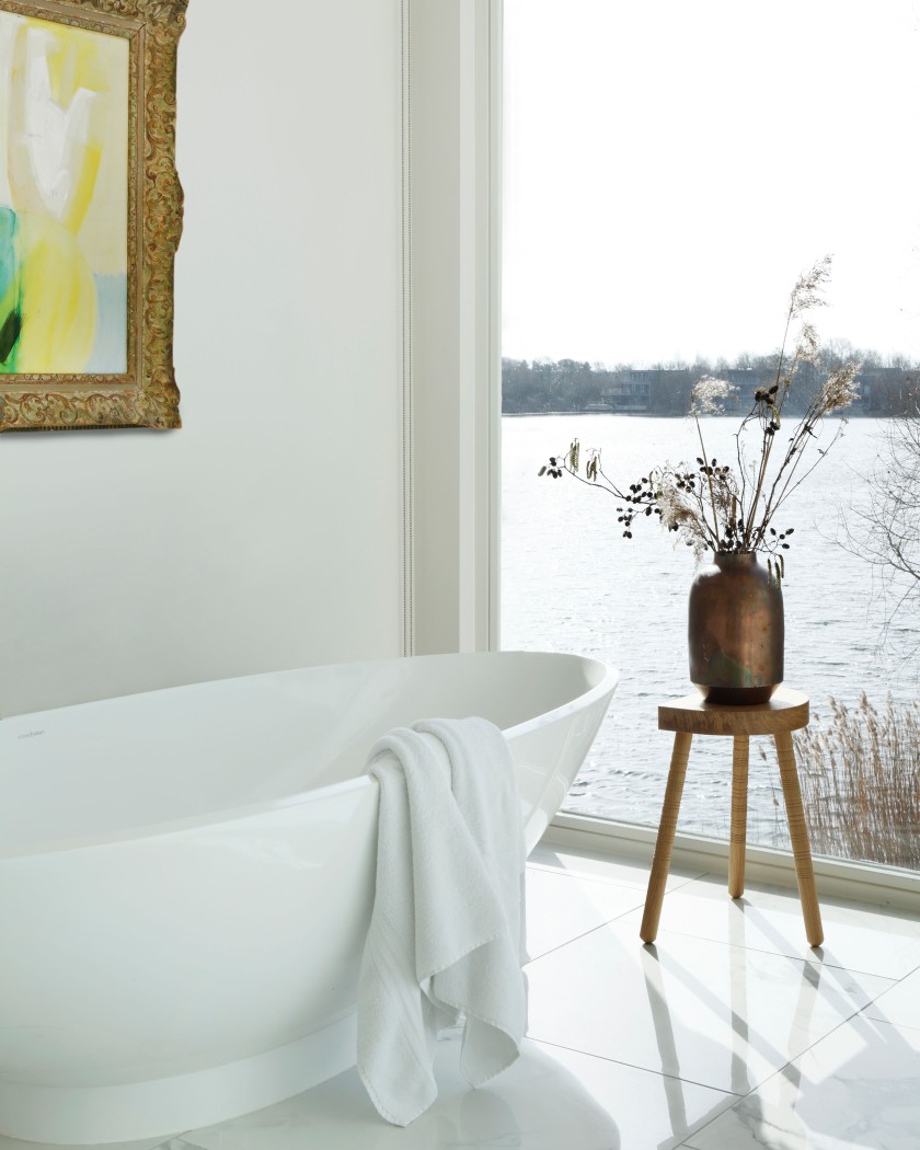 Bath overlooking lakes