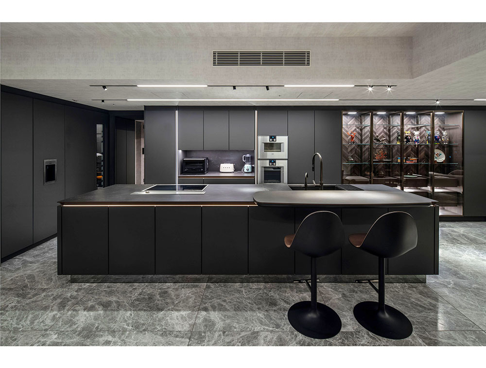Dark kitchen