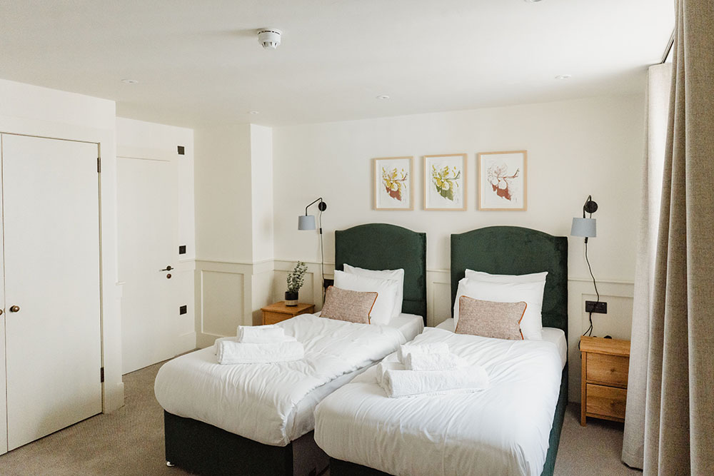 Twin bedroom