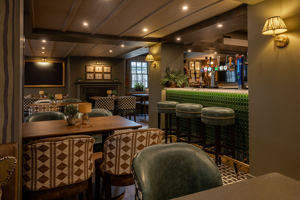 Bar and dining