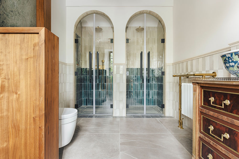 Arches in bathroom