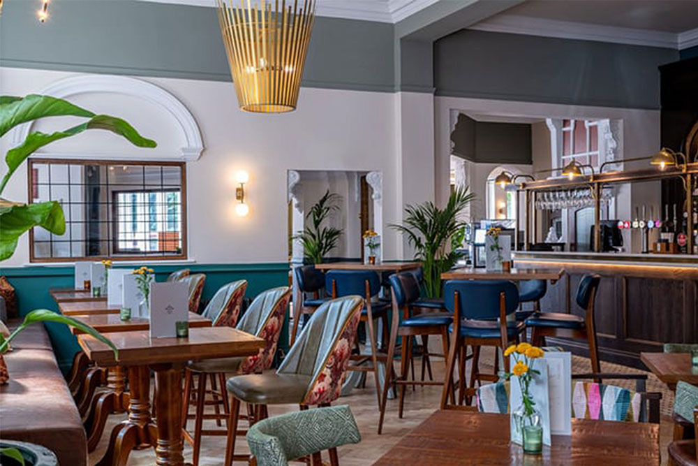 Dining and bar