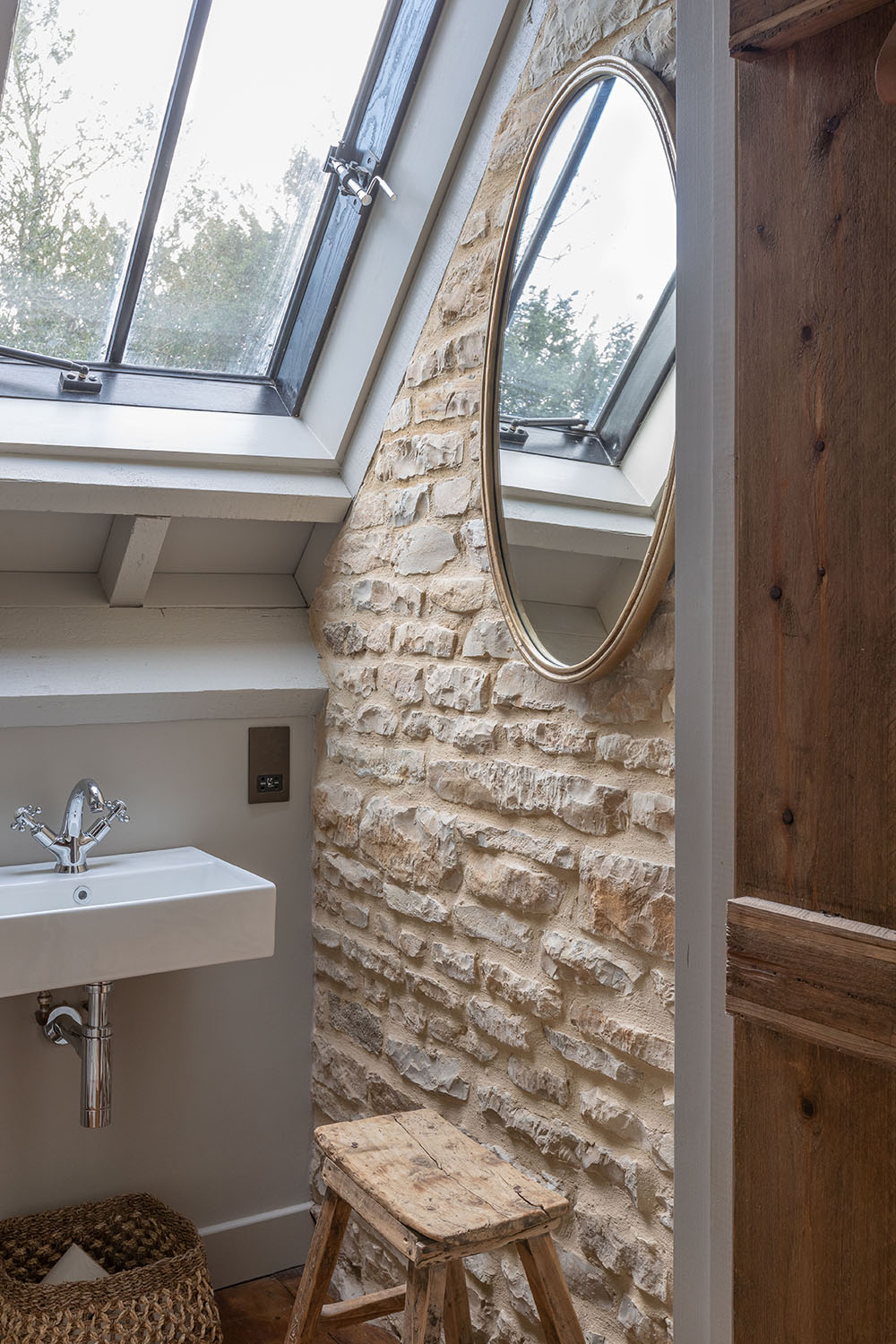 Sink in eaves