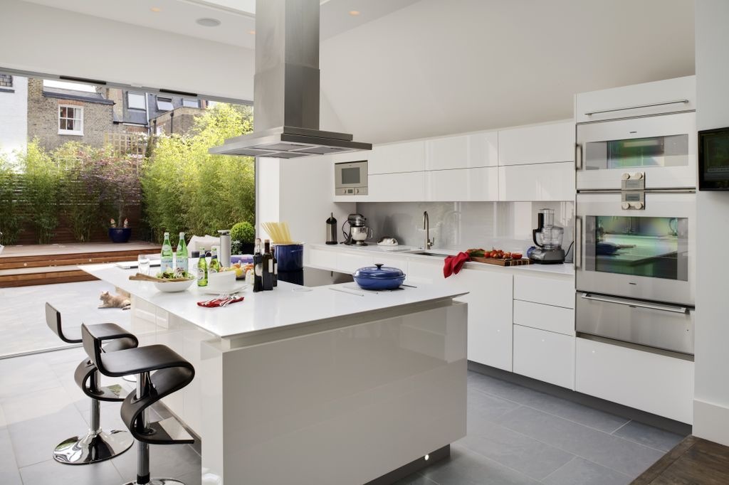 Contemporary open plan kitchen