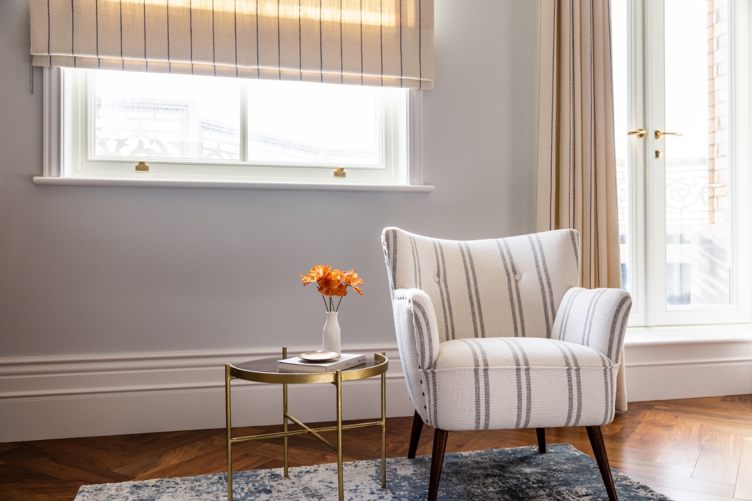 Seaside apartment sussexl living room design 